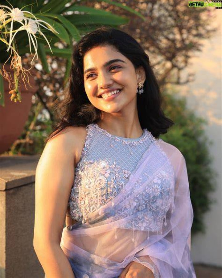Mamitha Baiju Wiki, Biography, Age, Family, Career, net Worth, beau